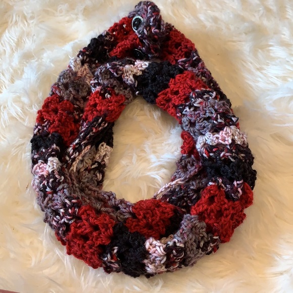 Hand-crocheted multicolor infinity scarf - Picture 3 of 4